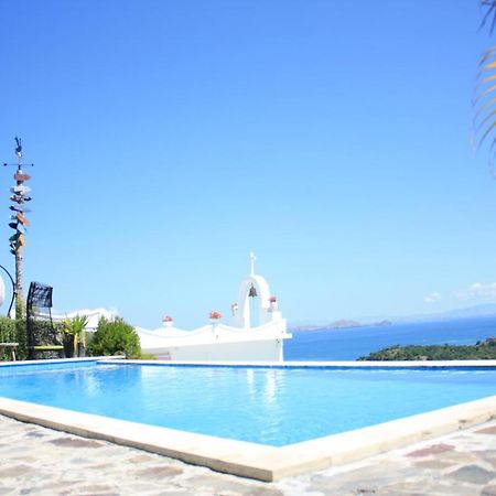 La Cecile Hotel & Cafe Komodo Лабуан Баджо Екстериор снимка